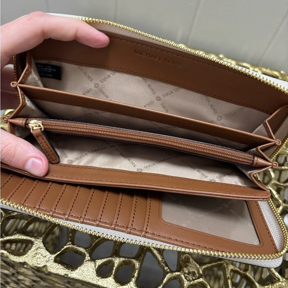 Michael Kors White Wristlet Wallet